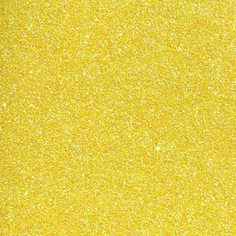Puede incluir: Primer plano de un fondo de purpurina dorada. La purpurina es muy fina y crea un efecto brillante.