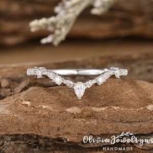 Vintage Diamond Wedding Band Delicate Branch Design Leaf Ring Delicate Stacking matching curved wedding band bridal ring Yellow Gold Gift