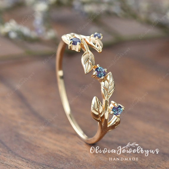 Lab Alexandrite Leaf Wedding Band Women Unique Wedding Ring Vine Stacking Matching Ring Yellow Gold Dainty Wedding Band Vintage Leaf Ring