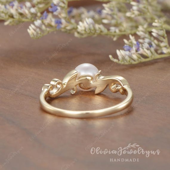 アクセサリー satomi kawakita akoya pearl ring Satomi Kawakita 18k Pearl Ring | AnOther