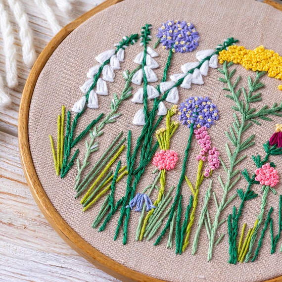 DIY Easy Flower on the Meadow, Botanical Hand Embroidery Pattern PDF, DIY  Hand Stitched Hoop Art 5, Digital Download Wildflowers Design -  Canada