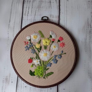 Daisy embroidery kit, Embroidery pattern PDF, Botanical hand embroidery design