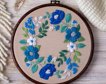 Patrón de bordado de flores azules, bordado fácil DiY, patrón de bordado floral pdf, patrón de bordado cottagecore, patrón de corona azul