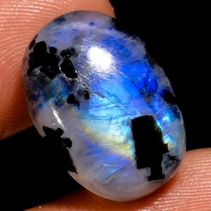 Topkwaliteit natuurlijke regenboogmaansteen met zichtbare zwarte toermalijn, blauwvuur witte maansteen cabochon, ovale cabochon, maansteen toermalijn