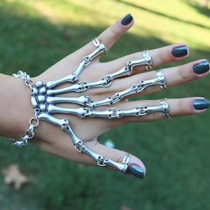 Antique Silver Gothic Hand Chain, Skeleton All Bone Hand Ring Bracelet, Halloween Skeleton Hand Ring, Skeleton Finger Ring Bangle, 1 Pcs