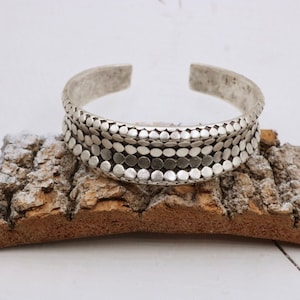 Elegant Dotted Cuff, Point Wide Cuff Bracelet, Antique Silver Tone Cuff Bangle, Open Bangle Bracelet, Gift for Girlfriend, for Her, Gift, Dot