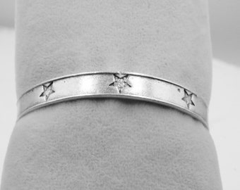 スターカフブレスレット、アンティークシルバーカフボヘミアンジュエリー天体バングル、彼女へのギフト、親友ギフト、スタージュエリー、ミニマリストジュエリー