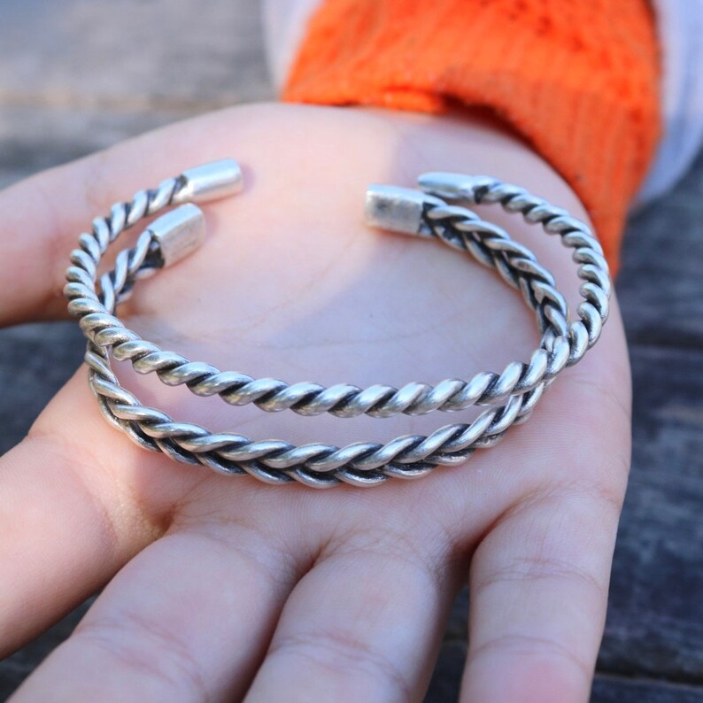 Twisted Silver Bangle, Stackable Silver Tone Bangle, Open Bangle Cuff Bracelet, Minimalist Twist Cuff Bracelet, Boho Cuff Bangles Jewelry bild 4