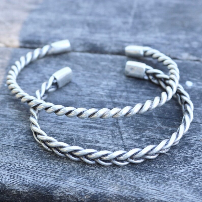 Twisted Silver Bangle, Stackable Silver Tone Bangle, Open Bangle Cuff Bracelet, Minimalist Twist Cuff Bracelet, Boho Cuff Bangles Jewelry bild 1