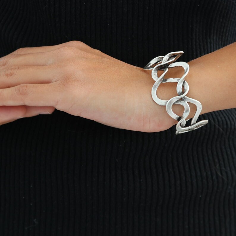 Twister Bangle Bracelet, Silver Open Cuff Bracelet, Wide Swirl Cuff Bracelet, Large Ethnic Bracelet, Antique Silver Plated Bracelet bild 6