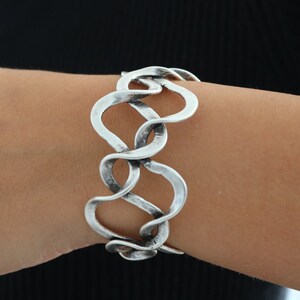 Twister Bangle Bracelet, Silver Open Cuff Bracelet, Wide Swirl Cuff Bracelet, Large Ethnic Bracelet, Antique Silver Plated Bracelet bild 5