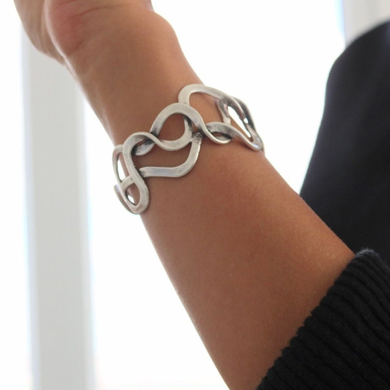 Twister Bangle Bracelet, Silver Open Cuff Bracelet, Wide Swirl Cuff Bracelet, Large Ethnic Bracelet, Antique Silver Plated Bracelet bild 4
