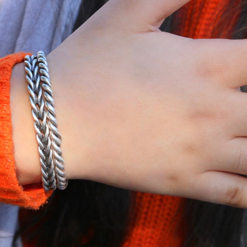 Twisted Silver Bangle, Stackable Silver Tone Bangle, Open Bangle Cuff Bracelet, Minimalist Twist Cuff Bracelet, Boho Cuff Bangles Jewelry bild 7