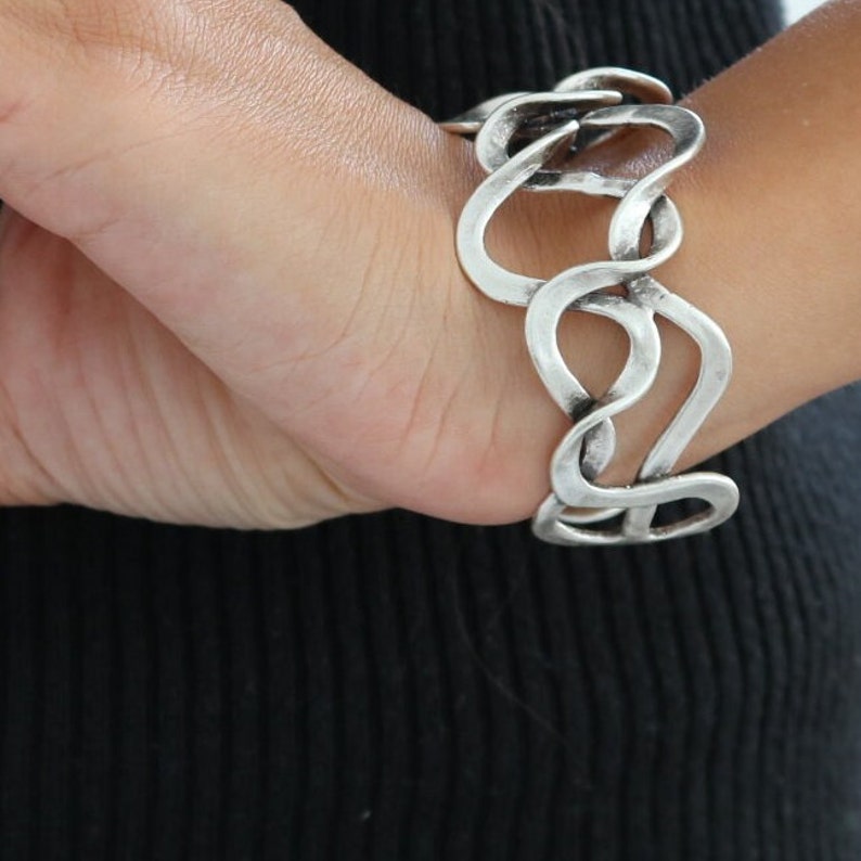Twister Bangle Bracelet, Silver Open Cuff Bracelet, Wide Swirl Cuff Bracelet, Large Ethnic Bracelet, Antique Silver Plated Bracelet bild 8