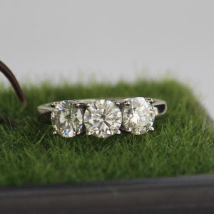 Three Stone Round Cut Engagement Ring 14k/18K White Gold, Triple Stone Ring, Moissanite Ring, Past Present Future Ring, Three Stone Ring