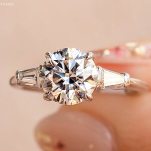 925 Sterling Silver Moissanite Engagement Ring With Claw Prong 2Ct Round Colorless VVS Clarity Diamond Wedding Ring Gift For Her