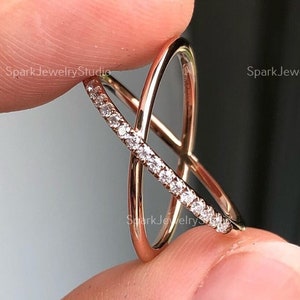 Crossover Round Cut Moissanite Wedding Ring, 18K Solid Rose Gold Criss-Cross Ring, Anniversary Gift For Her, Bridal Ring.