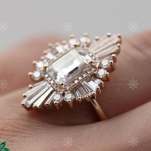 Anello di fidanzamento con diamante Moissanite taglio smeraldo SunBurst Halo per lei.