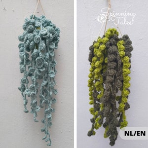 May include: Two crocheted hanging plants, one in a light blue color and the other in a green and brown color. The plants are made of yarn and have a realistic appearance. The image includes the text "Spinning Tales" and "NL/EN".