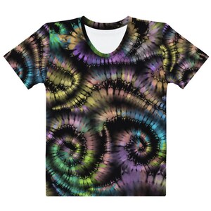 Camiseta con estampado completo para mujer con diseño de teñido anudado y remolino de arcoíris, regalo para ella, regalo de cumpleaños, camiseta de diseñador bohemio con teñido anudado para mujer