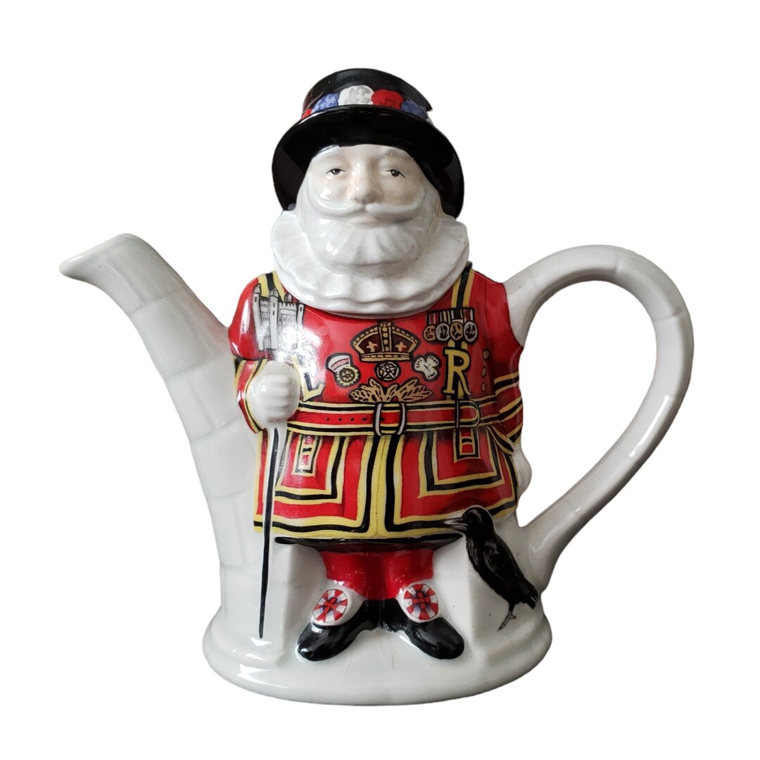 Vintage James Sadler Thameside Yeoman Warder Beefeater Teapot Etsy