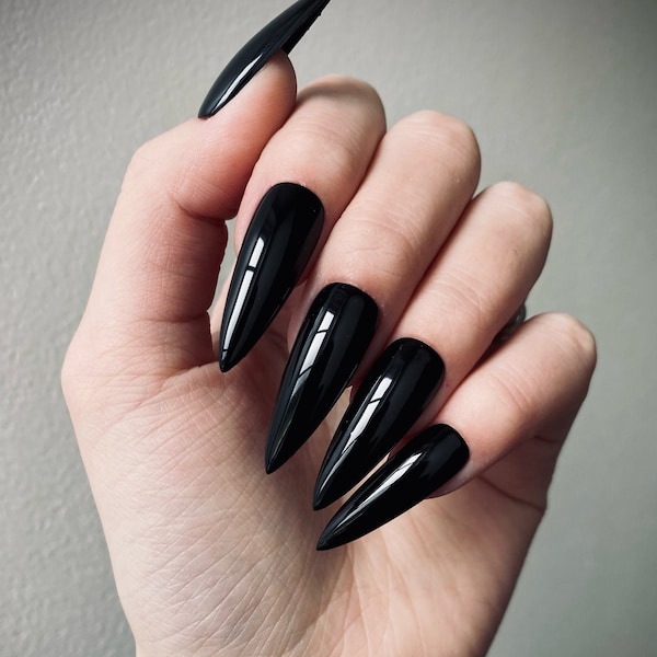 Black • Gothic • Elegant • Simple • Sexy • Witchy • Emo • Press on nails