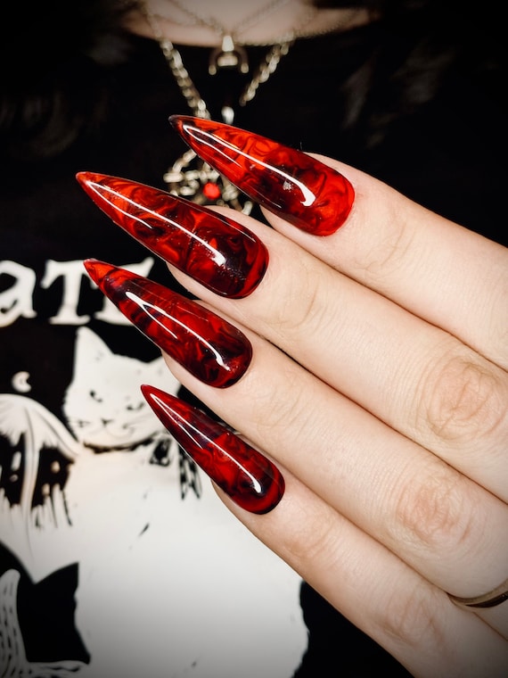 Uñas rojas y negras sangre uñas de halloween uñas góticas - Etsy España