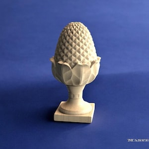 Antieke houten siertop in ananasvorm – Klassieke barokke paalkap, decoratieve pilaartop