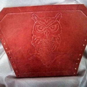 Armschoner, Armschutz mit Punzierung, Schutz aus Leder punziert - "Eule", Bogenschießen, Mittelalter, Larp, Cosplay, Handgefertigt