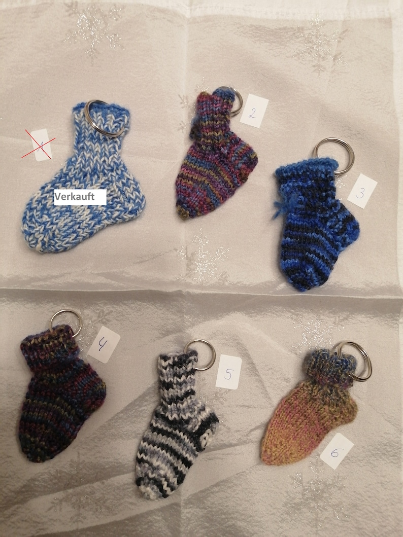 Schlüsselanhänger kleine Socke, Wolle, Handgestrickt, Geschenk Bild 1