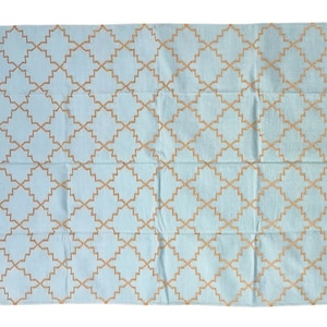 Handwoven Cotton Kilim Rug: Modern Boho Floor Cover