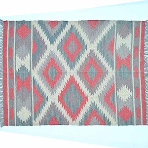 Traditional Wool Jute Kilim Dhurrie Rug Handmade Indian Flat Weave Carpet Ideal for Rustic Farmhouse Wall Decor and Boho Tapestry Carpet