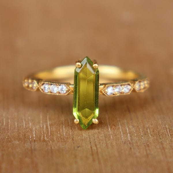 Peridotring zeshoekige staaf, ring met lange staaf, 925 sterlingzilveren ring, handgemaakte ring, 18k roségouden vermeilring, trouwring, cadeau voor haar