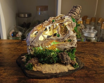 Handmade dinosaur skull lamp • Office decoration, library, night light • T-rex fossil • stabilized moss, bark, amethysts