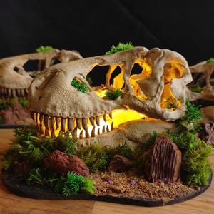Dinosaur Skull Lamp T-Rex • Handmade USB Light • Fossil Skull Diorama • Jurassic Park Gift • Paleontology Decor • Cabinet of Curiosities