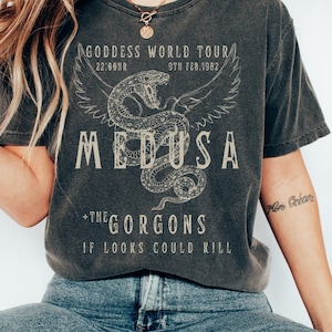 Medusa Distressed Band T-Shirt Vintage Band T-Shirt Schlange Shirt griechische Mythologie griechische Göttin Medusa Shirt griechische Kleidung Licht Academia Shirt
