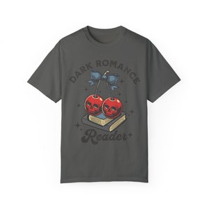 Dunkel Romantik Dunkel Kokette Schädel Kirschen T-Shirt Komfort Farben Schädel Kirschen Shirt Y2k Grunge Smut Shirt Buchclub Geschenke Romantik Buch Merch Bild 8