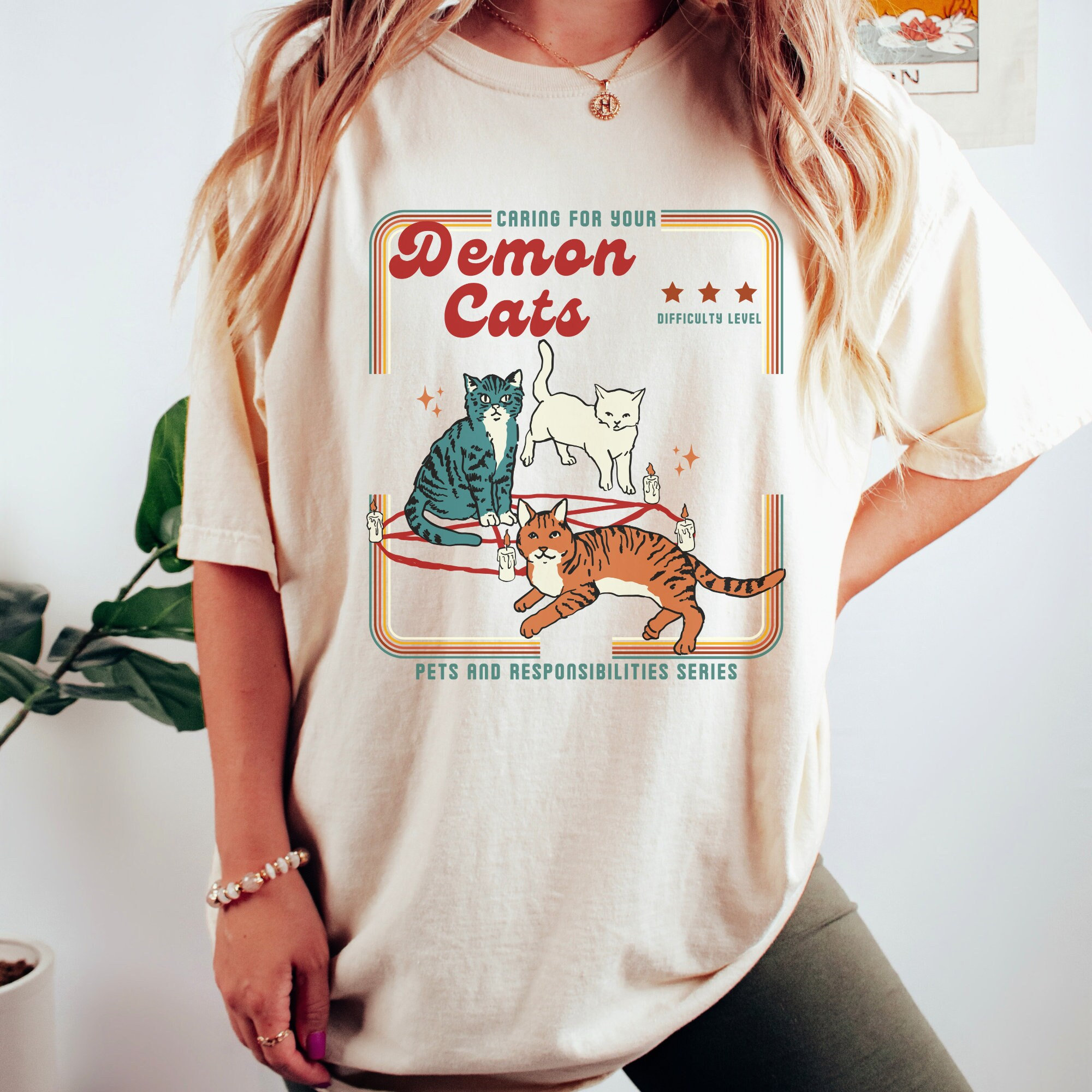 Komfort Farben Halloween Vintage Katze Rundhalsausschnitt Halloween Rundhalsausschnitt Gruselige Katze Bücherwurm Merch Gruseliges Pullover Okkultes Shirt 80er Jahre Horror