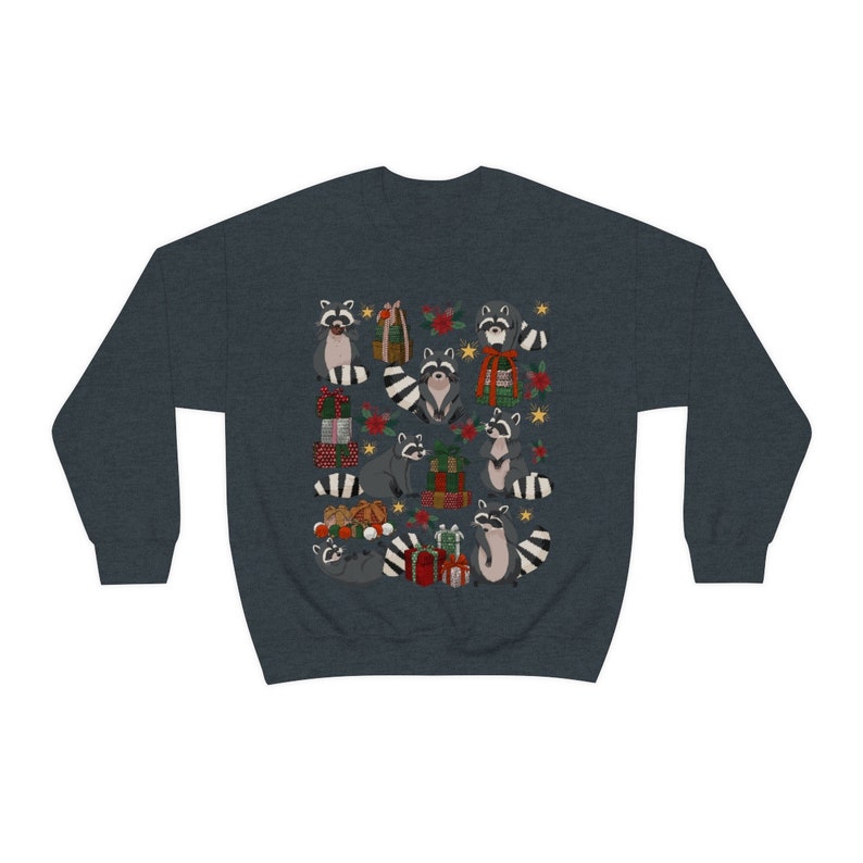 Waschbär Pullover Weihnachten Rundhalsausschnitt Trash Panda Waschbär Sweatshirt Waschbär Shirt Cottage Core Pullover Waldland Weihnachten Waschbär T-Shirt Bild 8