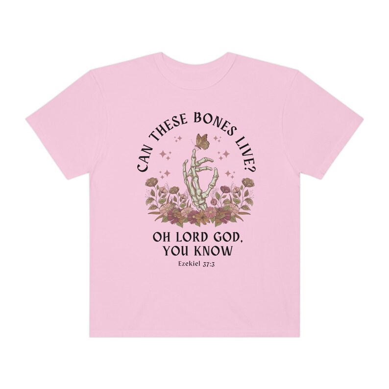Camiseta con base religiosa, ropa cristiana, mercancía cristiana, camiseta de adoración, camiseta del Evangelio, ropa de calle cristiana, camiseta gótica, camiseta con calavera de mariposa Blossom