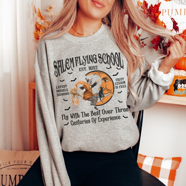 Salem heks trui Salem sweater Salem ronde hals Halloween ronde hals Salem Massachusetts griezelige trui Salem heks huis pastel Halloween afbeelding 2