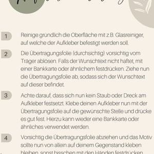 May include: A four-step guide on how to apply a sticker. The steps are numbered 1 through 4 and include instructions on cleaning the surface, removing the backing, applying the sticker, and removing the transfer tape. The text is in German.