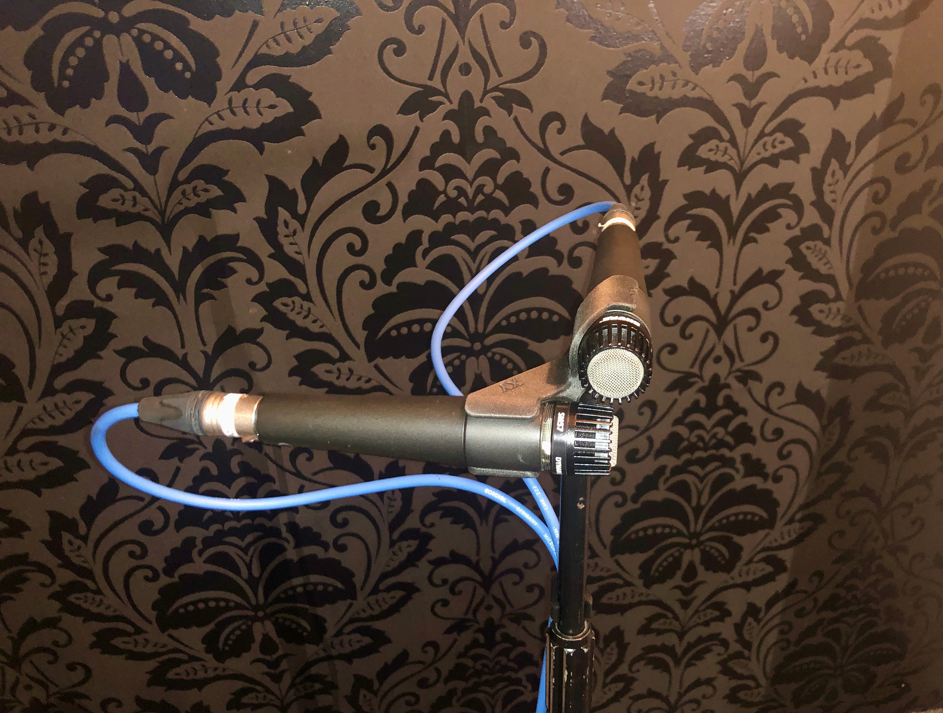 SM57用XYステレオマイクホルダー – 90度角度のダブルマイククランプ