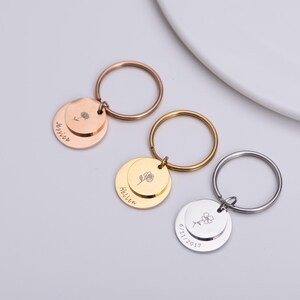 Llavero cúbico personalizado con nombre de flor de nacimiento, letras grabadas, llavero personalizado para mujeres y hombres.