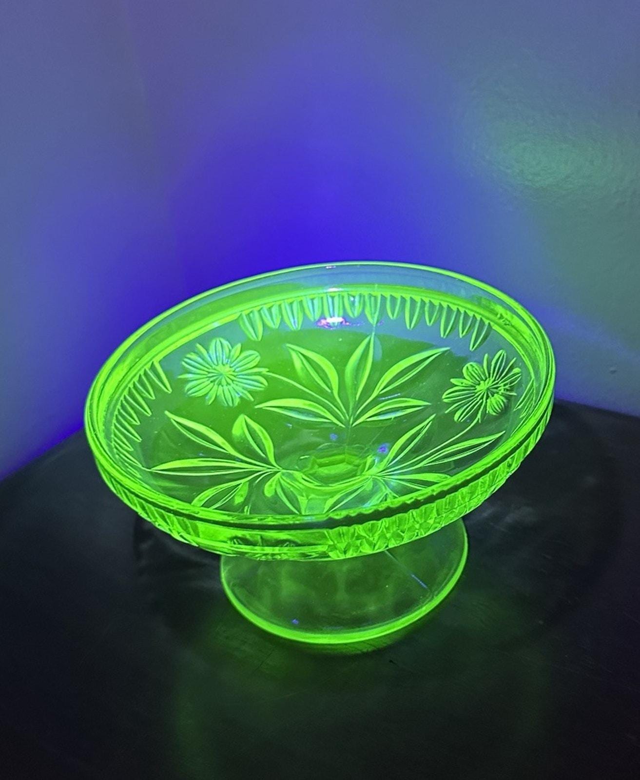 VTG Glows ウランガラス グリーン 脚付き台座 コンポート皿 押し花