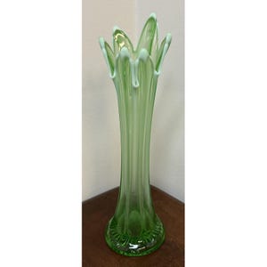 Vintage grüne irisierende Glasvase Swing Stretch Vase 12 "6 Finger