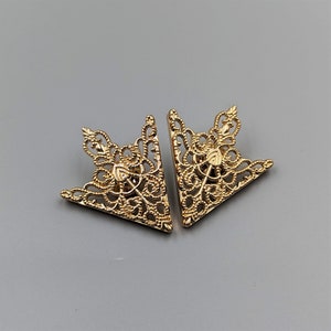 Elegante Kragenspitzen Klassisches Design Vintage Stil Kragenspitzen Pin Gold