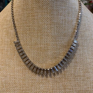 Vintage Art Deco Silver Tone and Rhinestone Necklace.