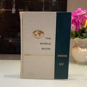 Vintage World Book Encyclopedia Vol. 18 