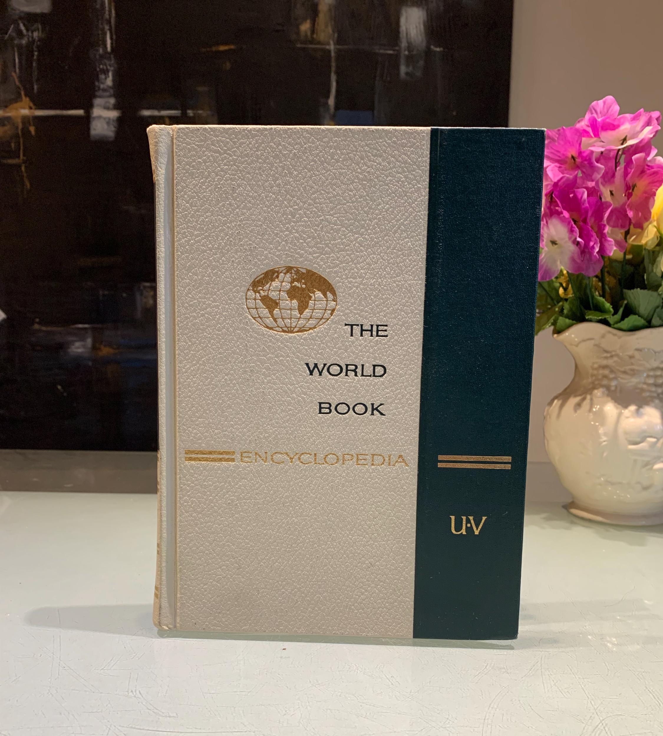 【27冊セット】洋書　雑誌　ニードルワーク＆クラフト アメリカ 英語1983年～ Vintage World Book Encyclopedia Vol. 18 